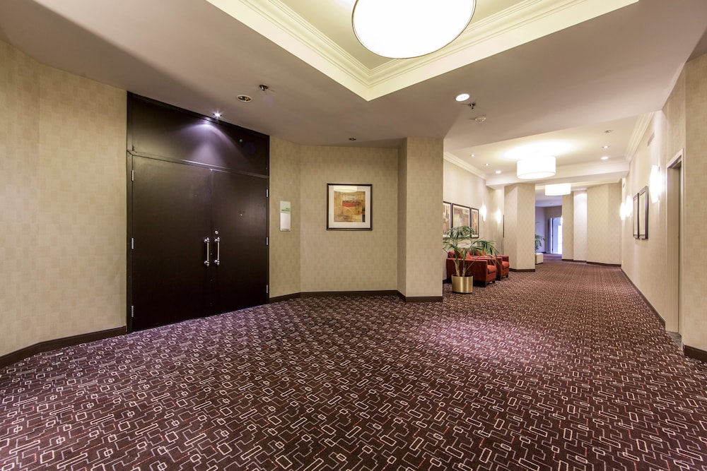 Holiday Inn Laval Montreal 25/80