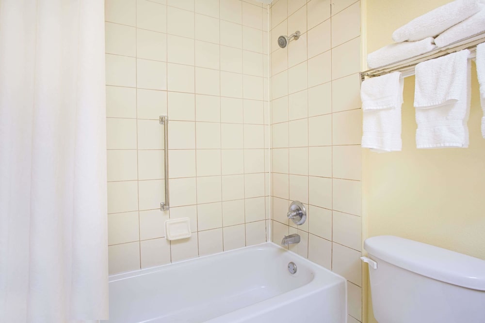 Quality Inn Chattanooga Hamilton Place 13/36