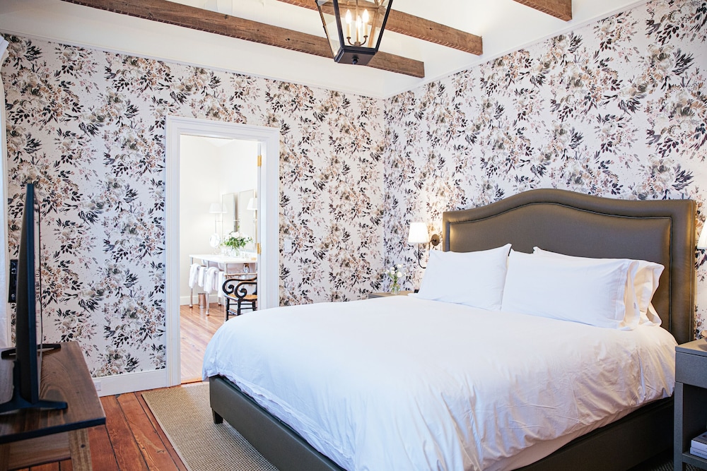 SIGNATURE, GARDEN, SUITE, KING BED