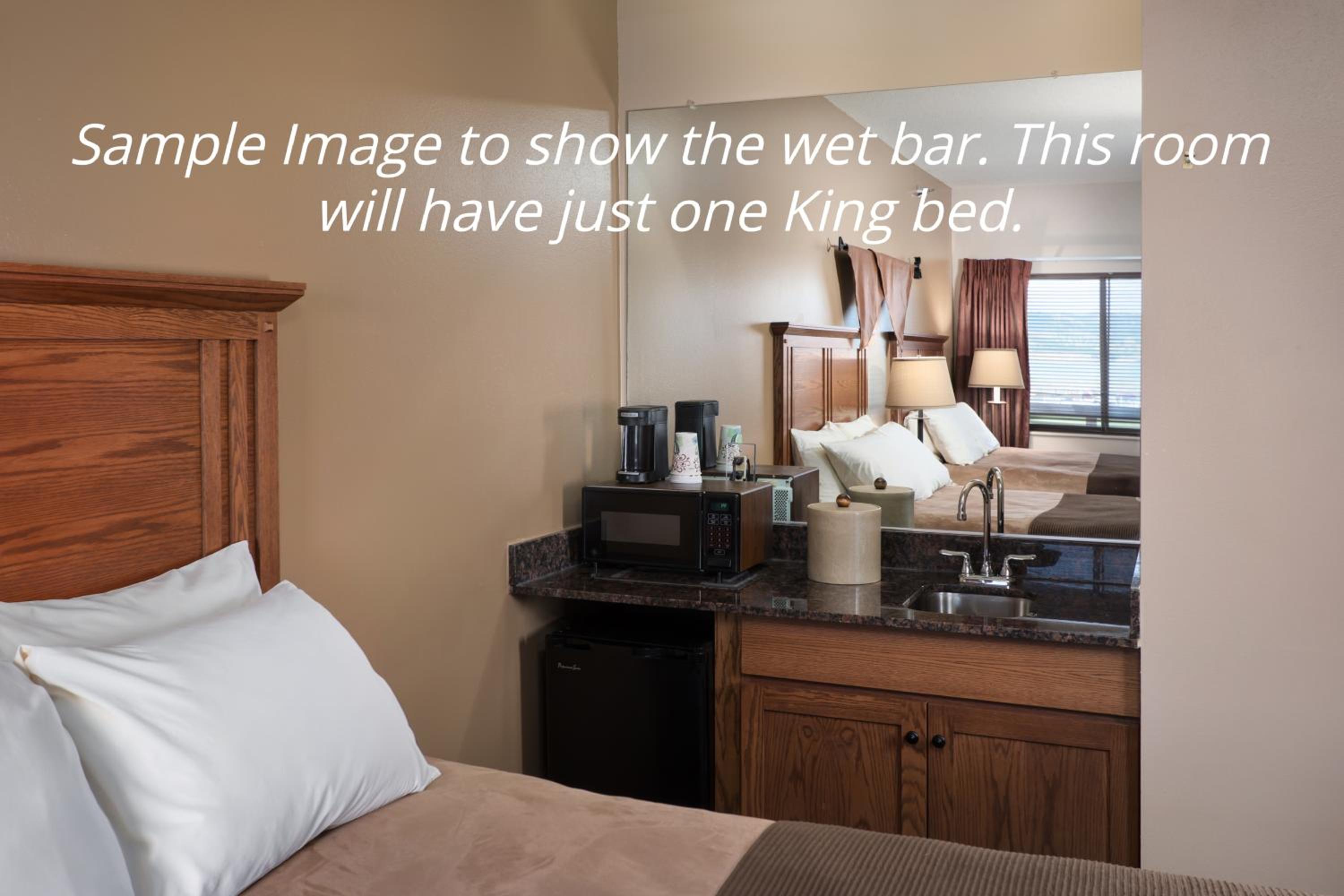Suite, King Bed, Riverside, High Floor
