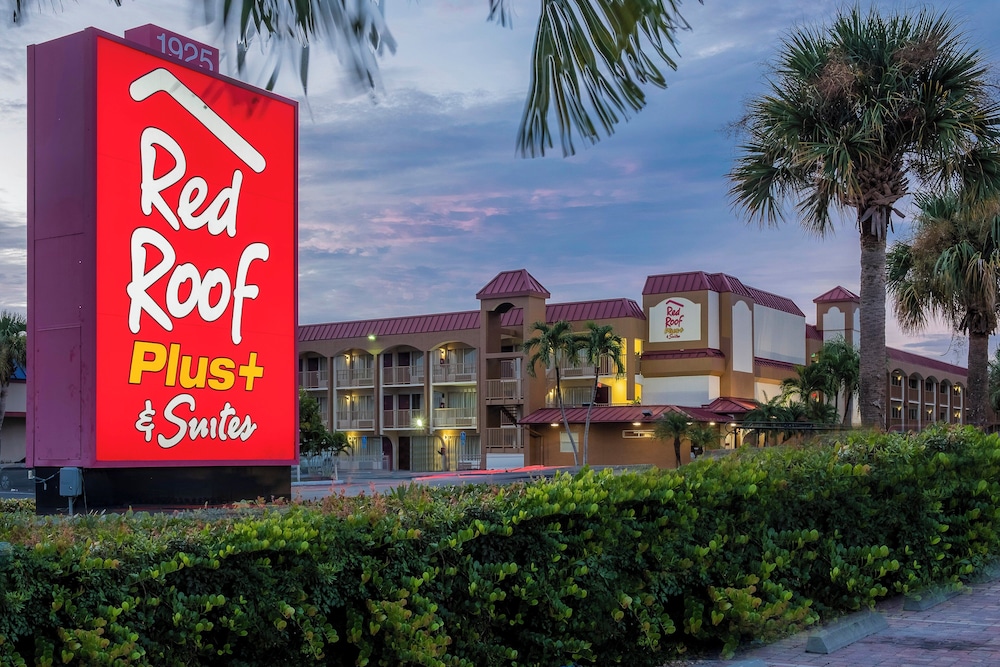 Red Roof PLUS & Suites Naples Downtown-5th Ave S in NAPLES - FL