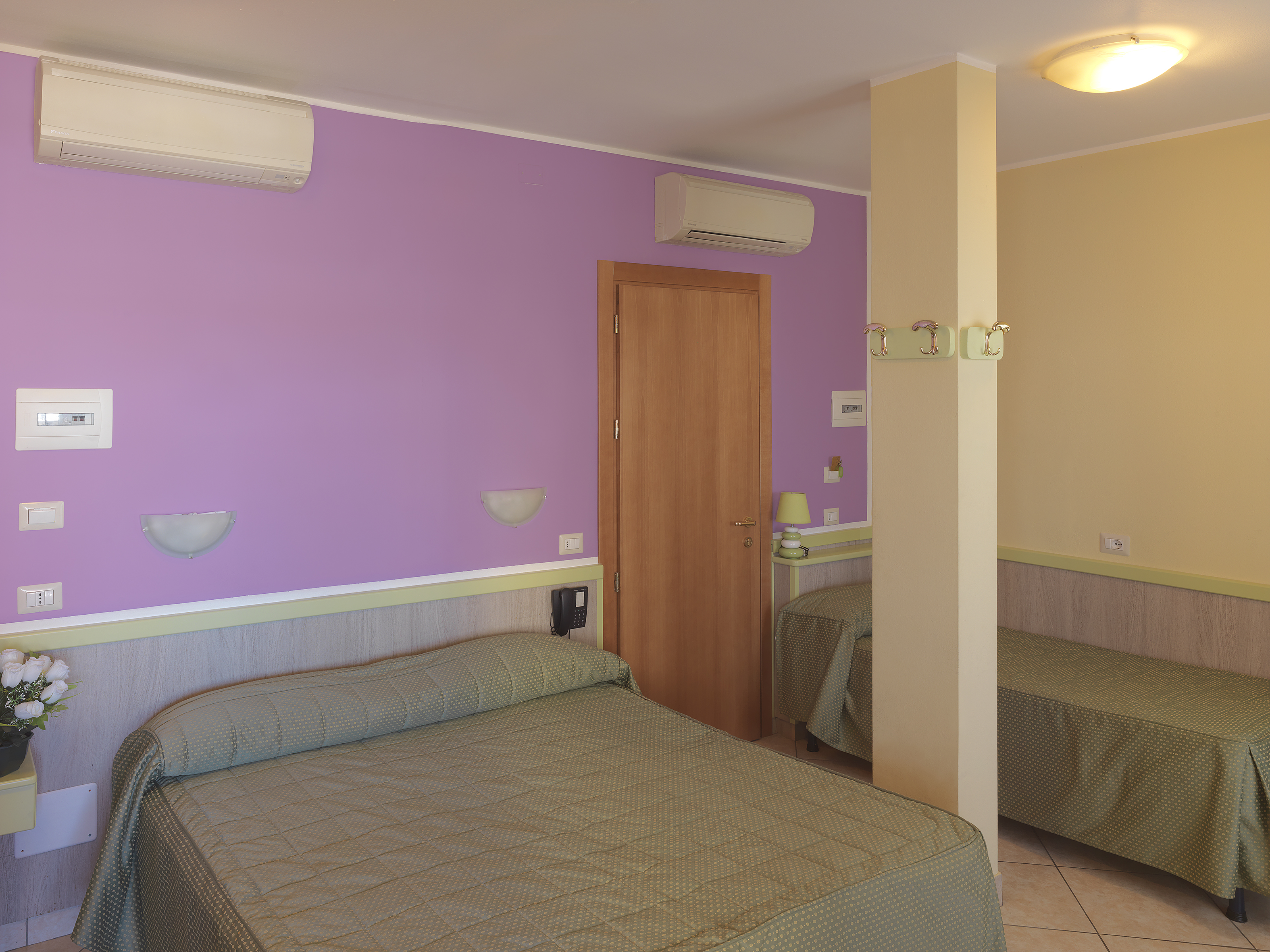 غرفة ثلاثية