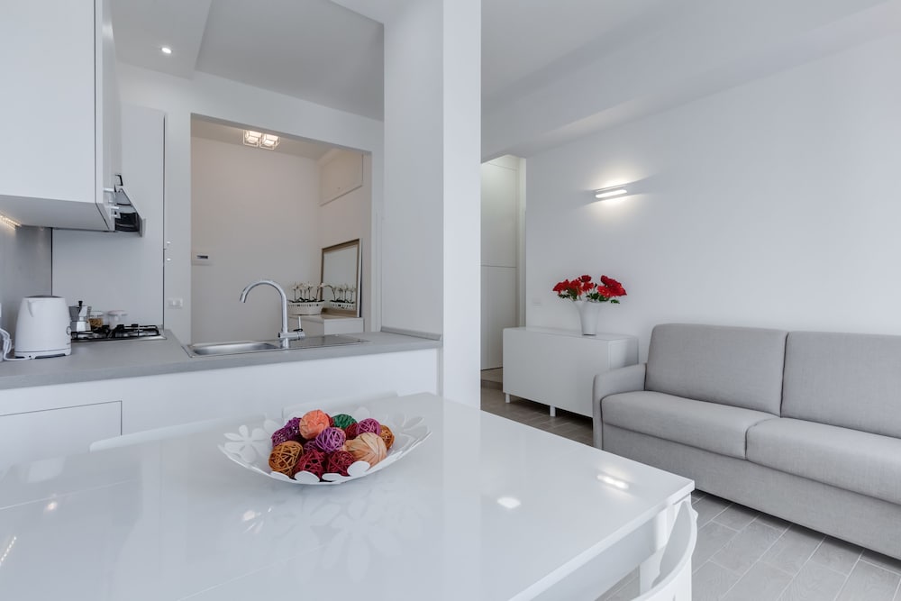 Trastevere White Apartment 11/17