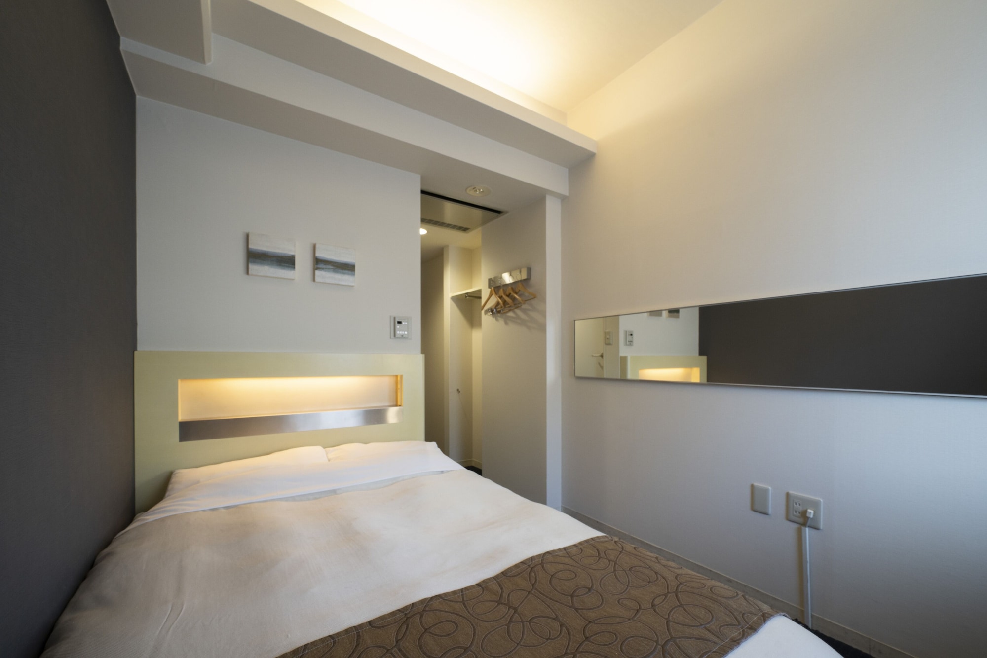 SEMI ROOM, DOUBLE BED, SMOKING