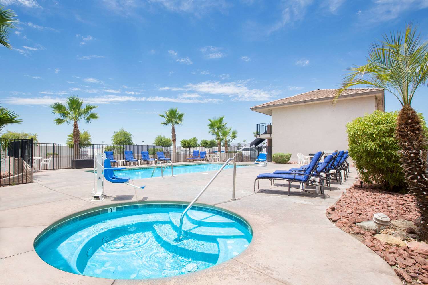 Days Inn by Wyndham Lake Havasu 33/36