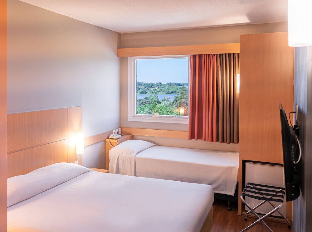 Hus Hotel Dourados 23/50