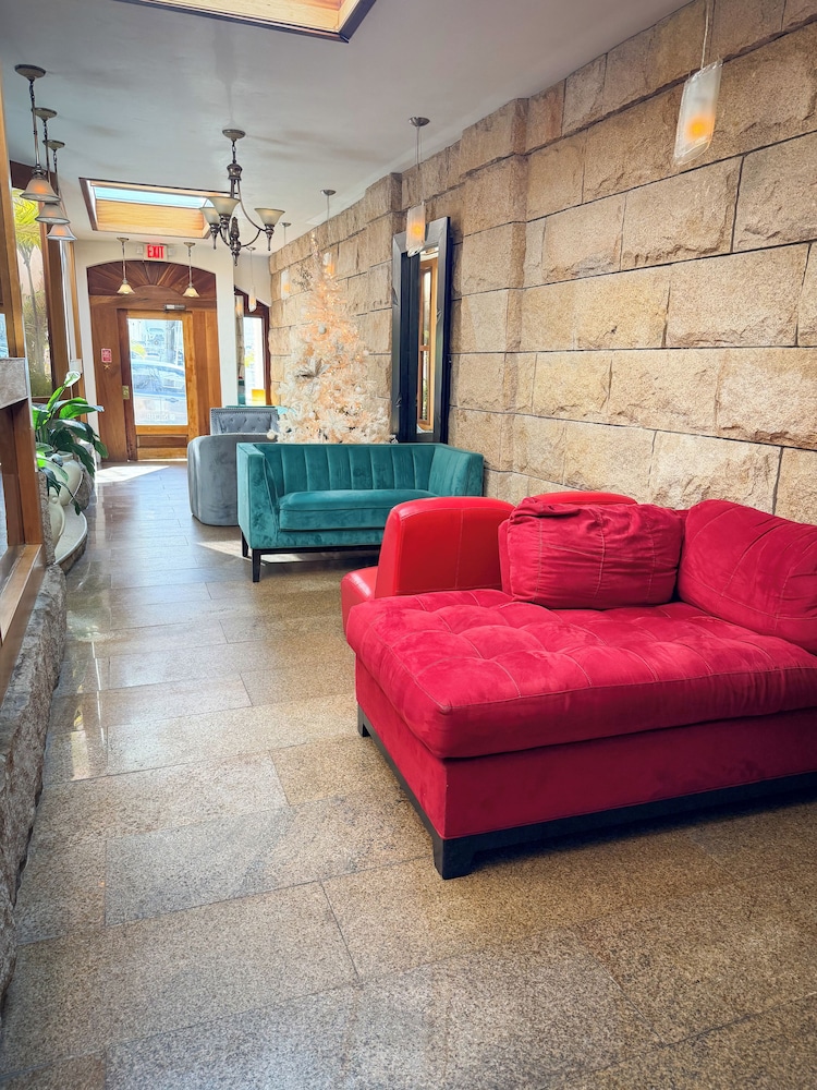 Acacia Boutique Hotel 58/75