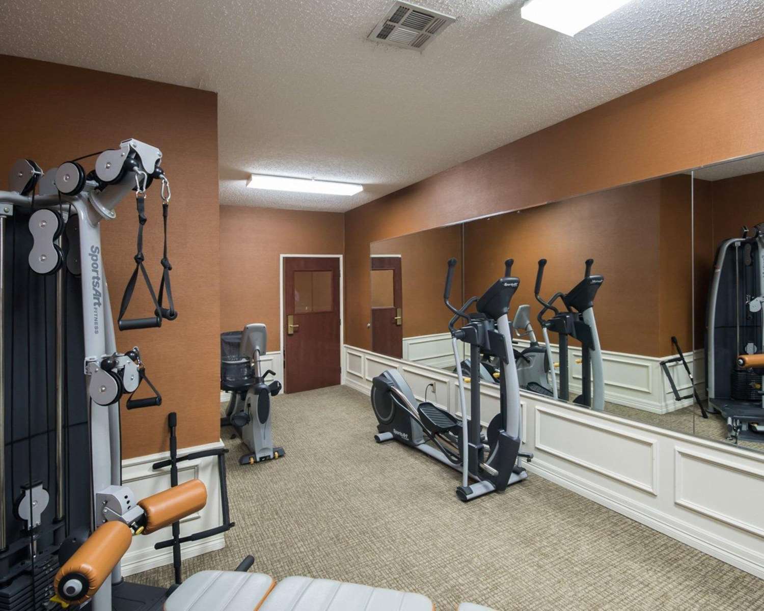Comfort Inn & Suites Red Oak - Dallas Area 8/23