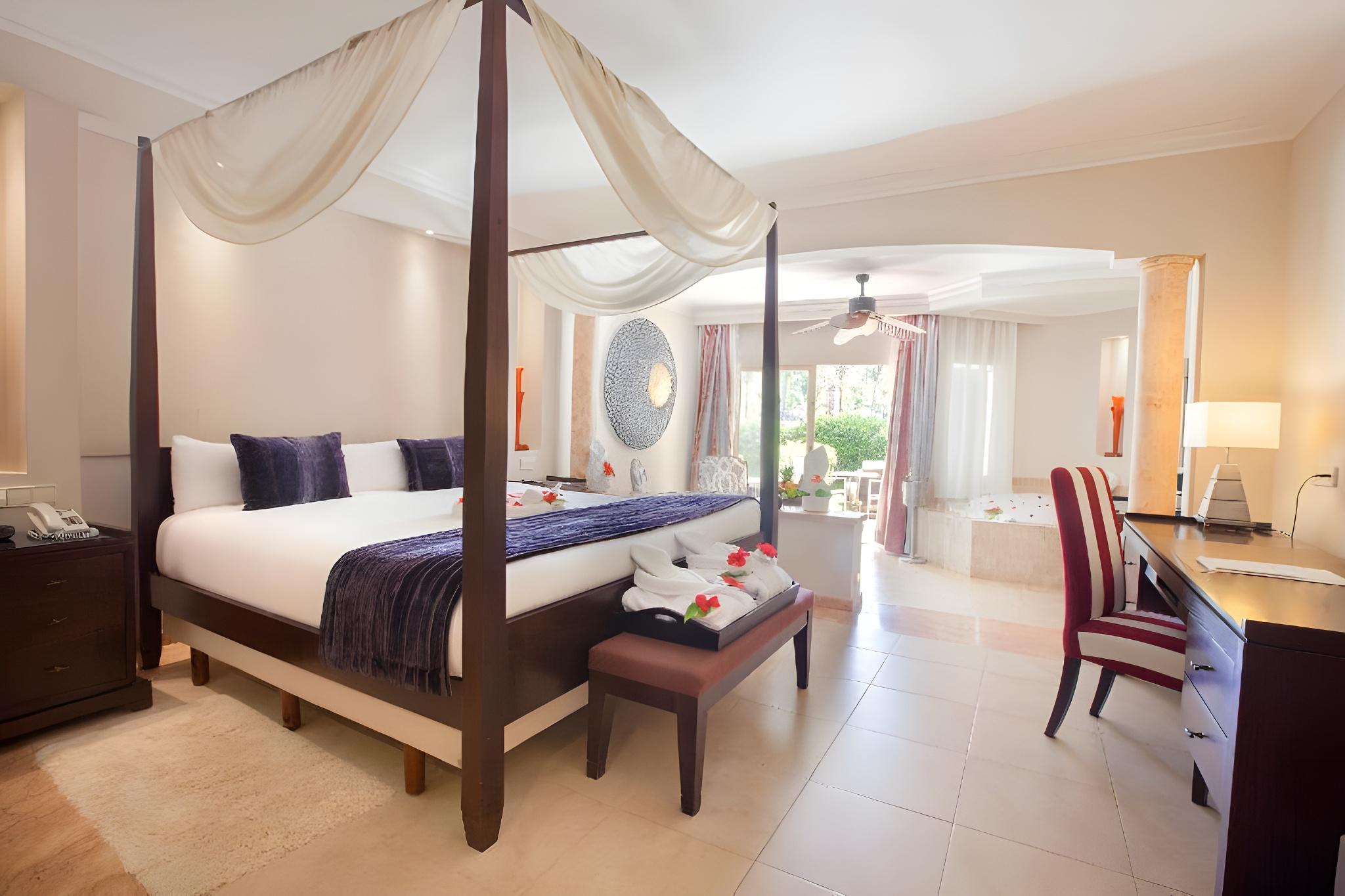Club, Suite, King Bed, Ocean View, Outdoor Jetted Tub