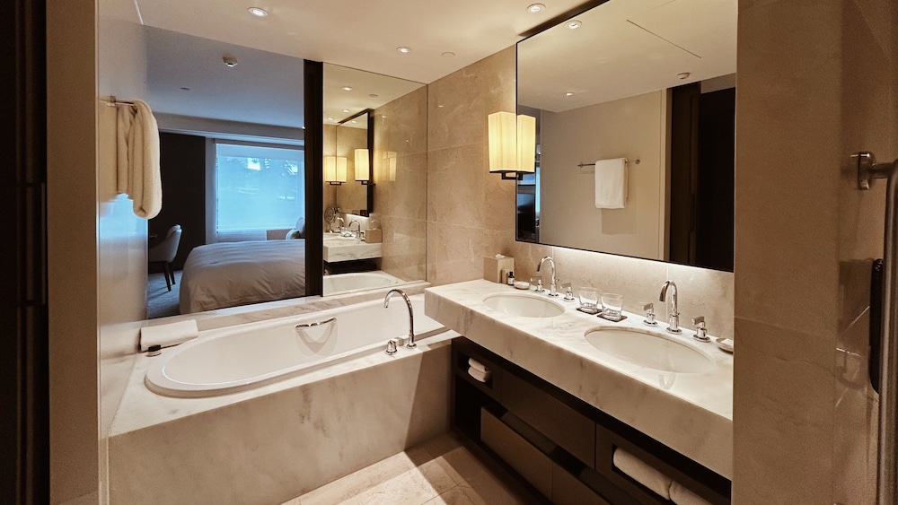PARK HYATT SYDNEY 58/59