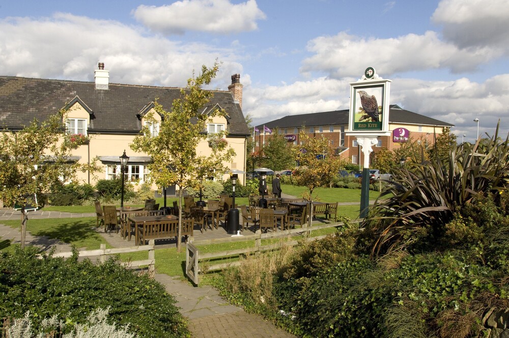 Premier Inn Wakefield South (M1, Jct39) 34/40