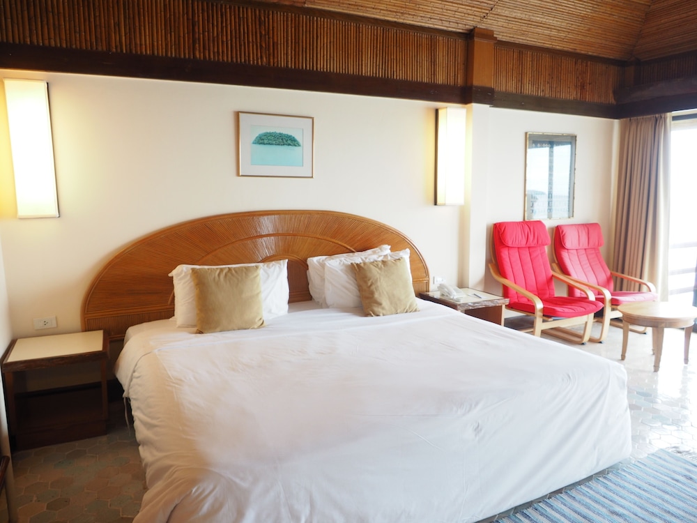 Rayong Resort Hotel 17/65