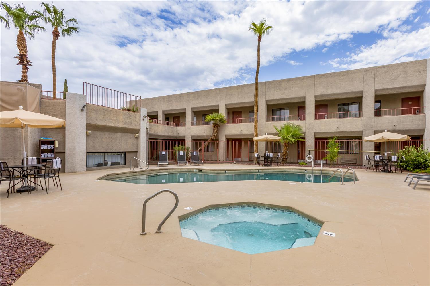 ベスト ウエスタン インスイーツ ツーソン フットヒルズ ホテル & スイーツ(Best Western InnSuites Tucson Foothills Hotel & Suites) 写真2