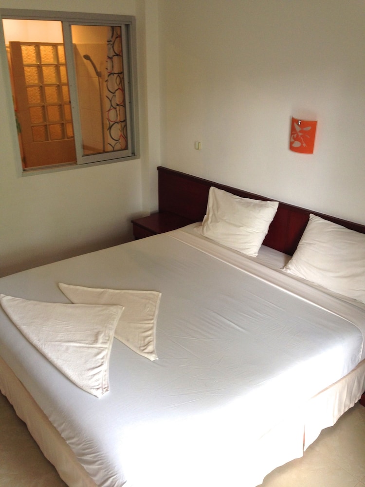 Noble House Beach Resort 40/63