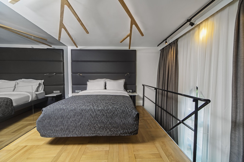 Khai Hotel Karakoy 30/60