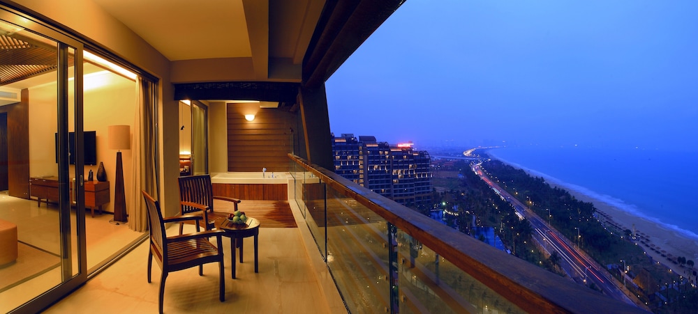 Pullman Oceanview Sanya Bay Resort and Spa 3/76