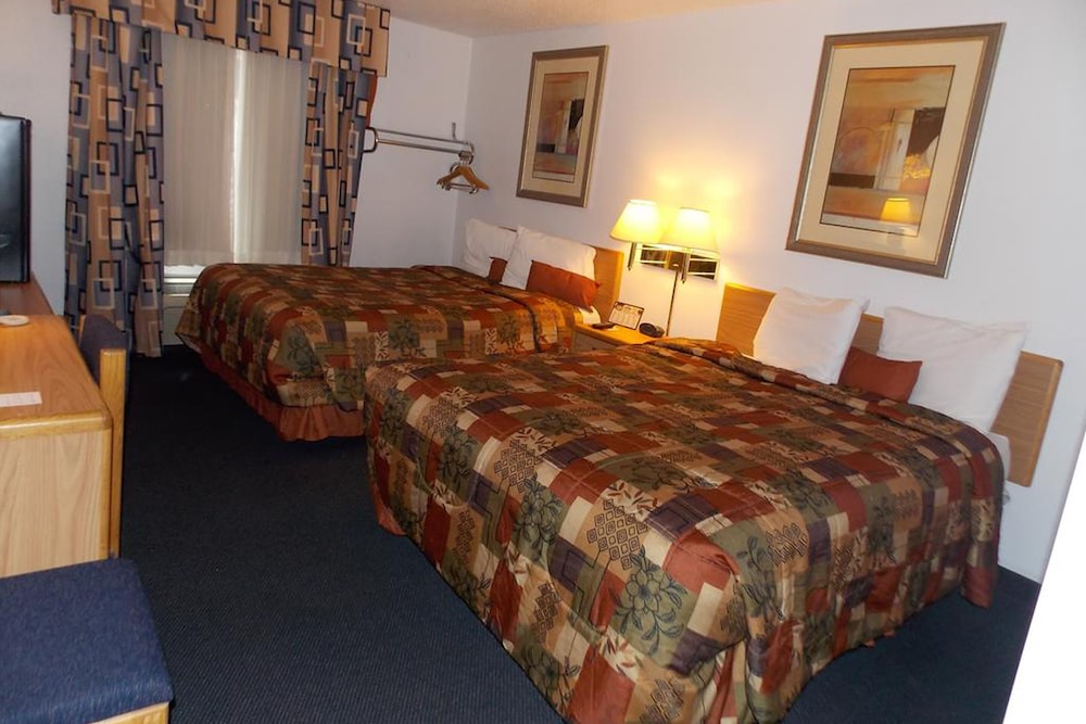 Norwood Inn Suites Roseville 8/30