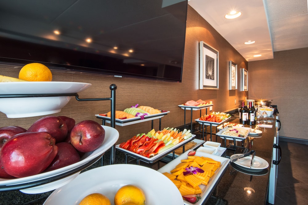 CROWNE PLAZA BOSTON - WOBURN 56/80