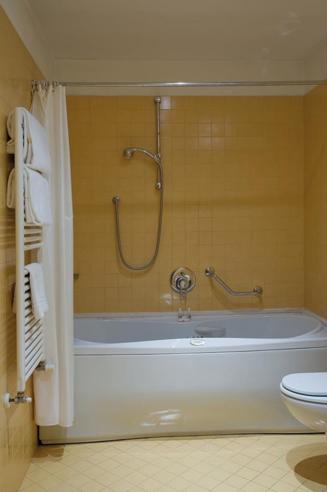 Hotel Ovest 17/34