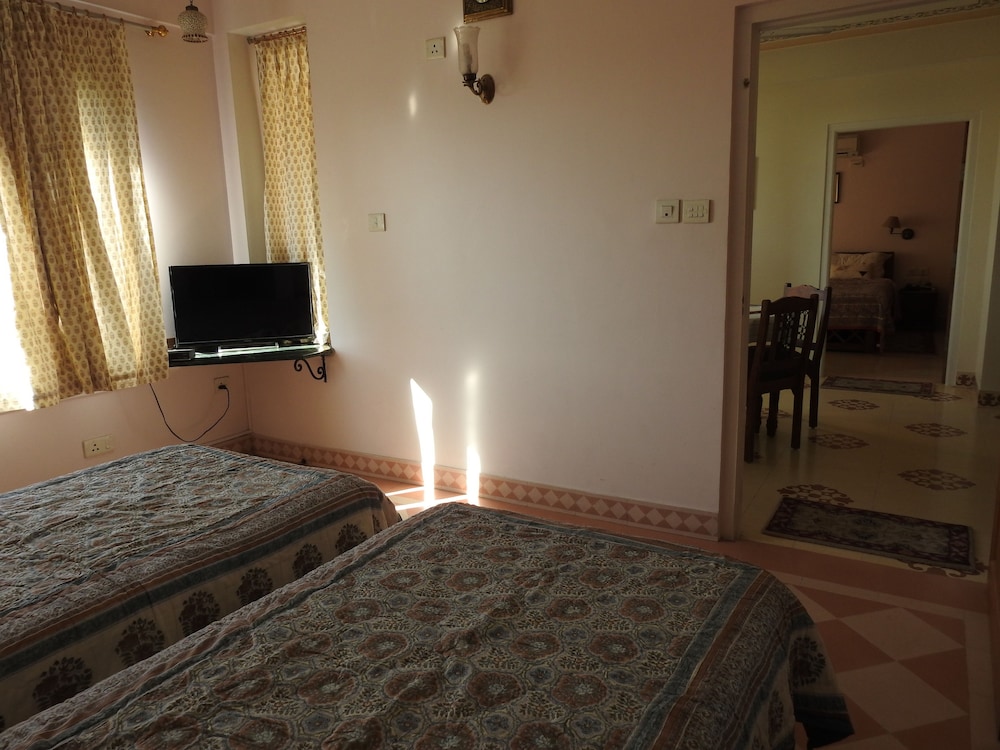 Om Niwas Suite Hotel 30/67