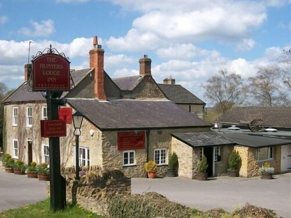 The Hunter's Lodge Inn 3/23