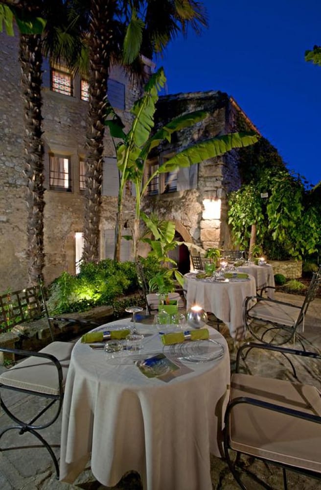 Hostellerie Le Castellas 34/46