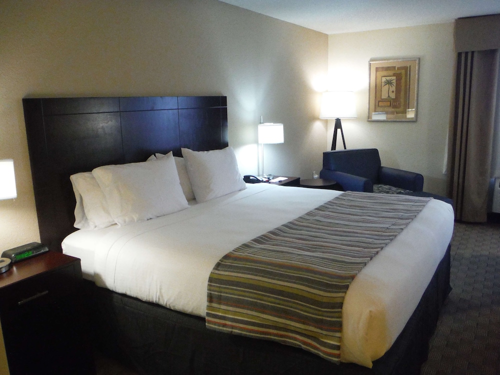 Spark by Hilton Spring Lake Fayetteville 8/30