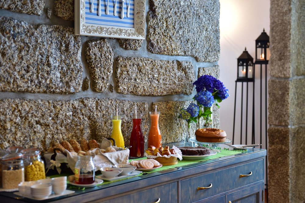 SOLAR EGAS MONIZ CHARMING HOUSE AND LOCAL EXPERIENCE 5/50