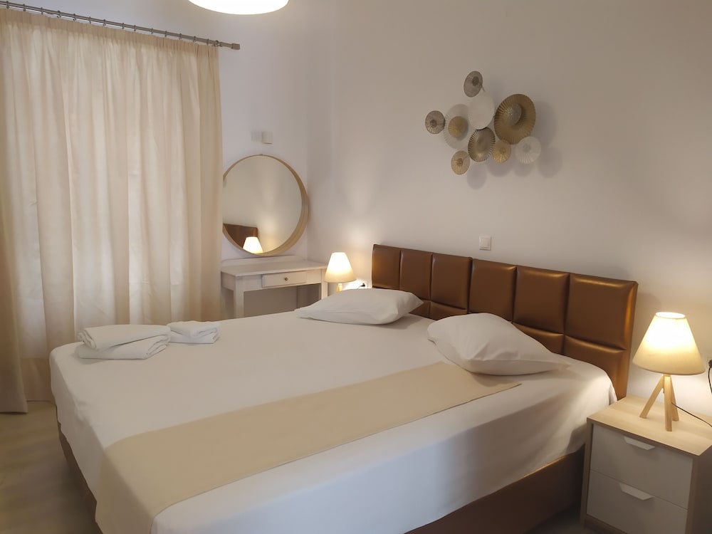 ARONIS APARTMENTS 14/58