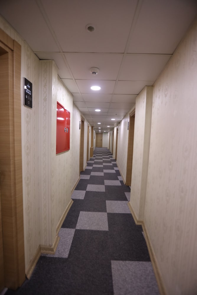 Gun Hotel 16/17