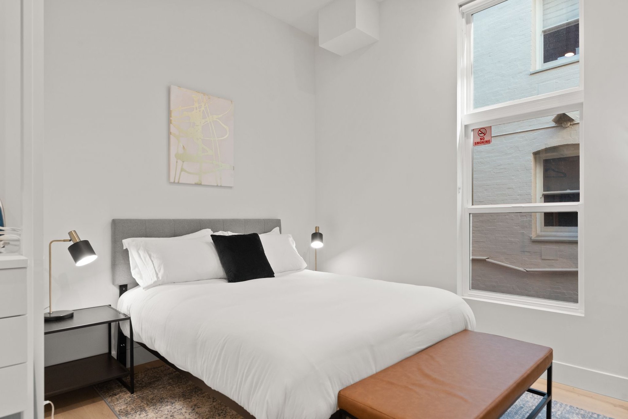 TRADITIONAL, STUDIO, QUEEN BED