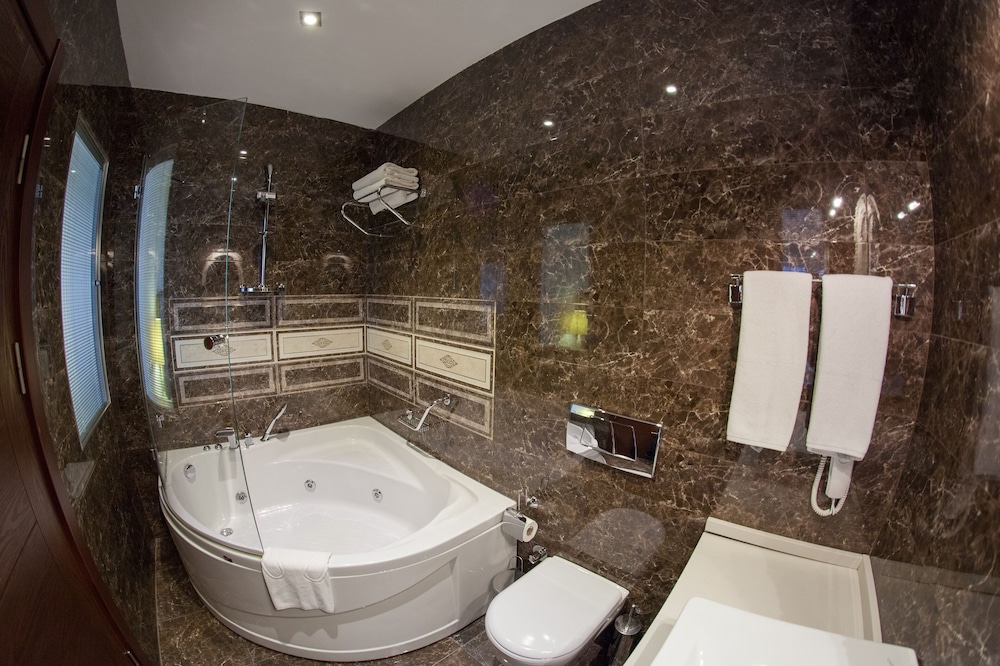Motali Life Hotel 50/50