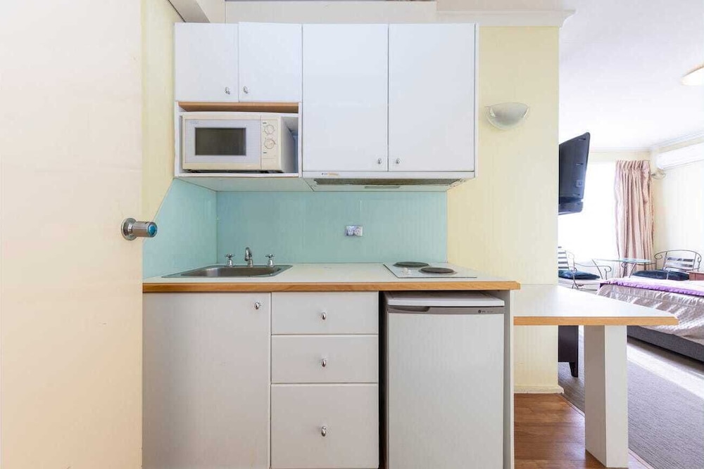 Knightsbridge Apartments 55/60