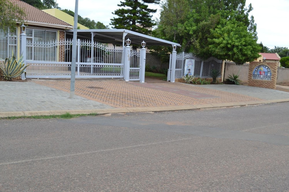 Kamogelo Guest House 33/47