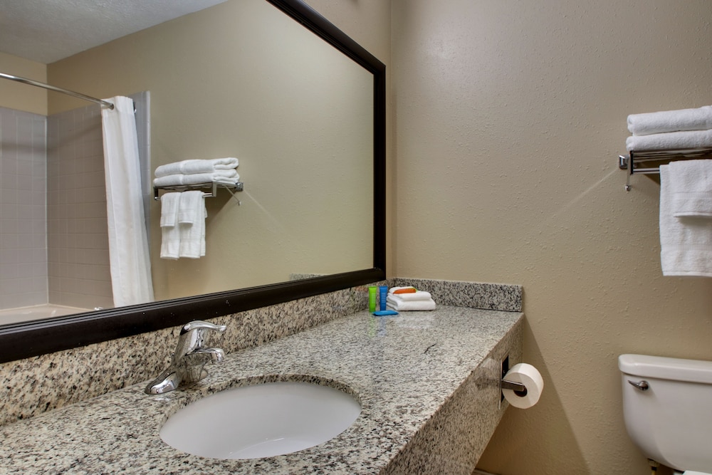 Greenfield Inn and Suites Elizabethtown KY I65 Exit 94 27/62