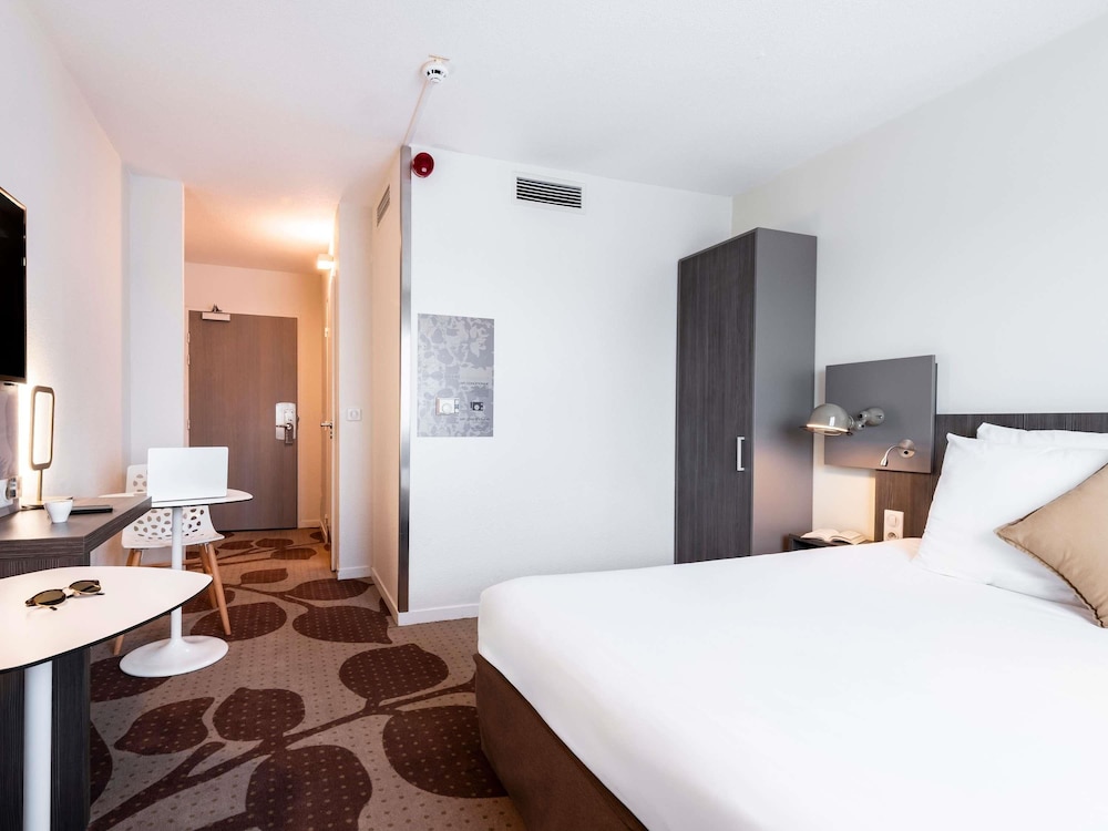 MERCURE COMPIEGNE SUD 28/76