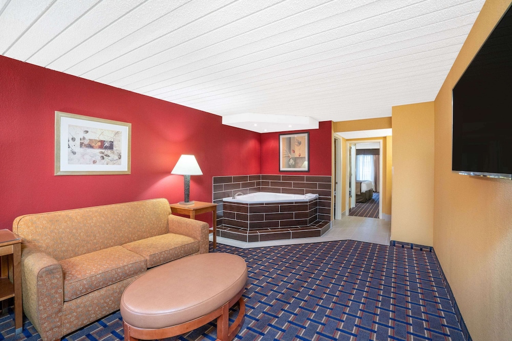 Baymont By Wyndham Knoxville I-75 19/45