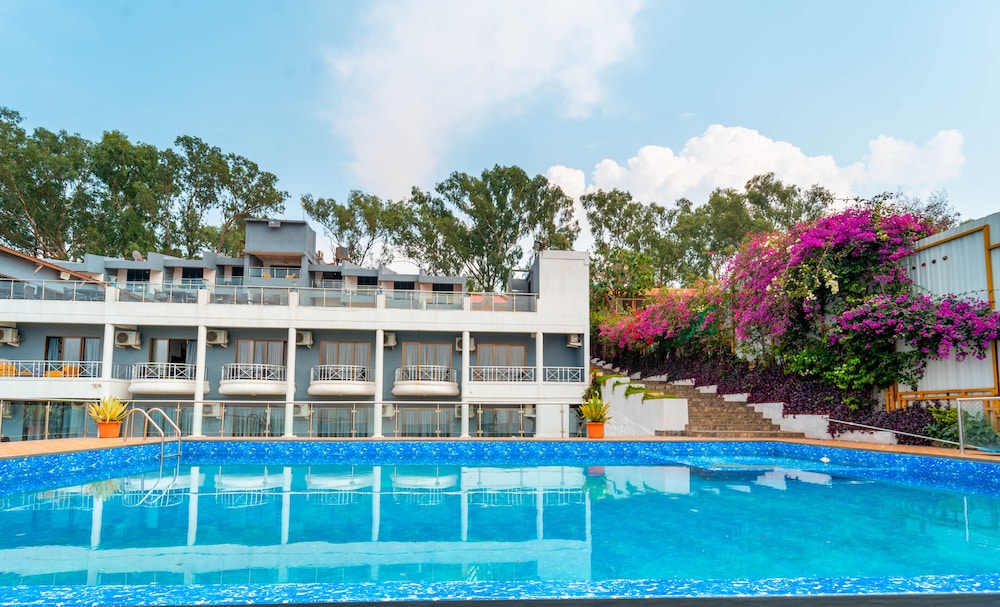 Cloud Mist Resort and Spa 3/50