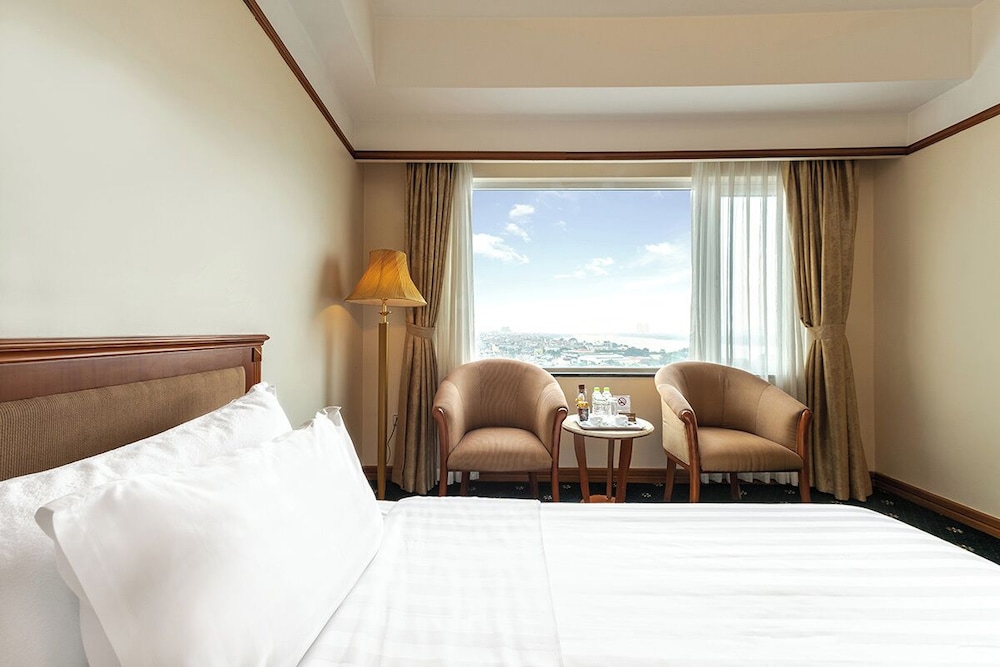 DELUXE, TWIN BEDS, CITY VIEW