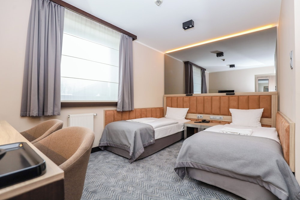 Ilonn Hotel 8/50