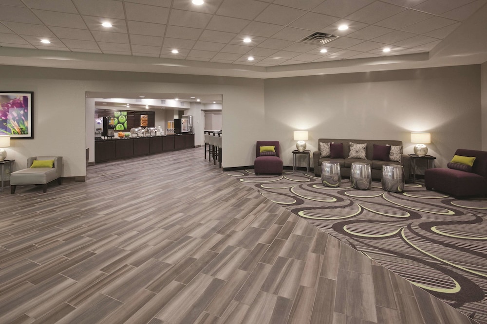 La Quinta Inn & Suites by Wyndham Minneapolis Bloomington W 23/52