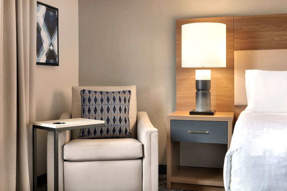 Candlewood Suites Asheville Downtown 39/81