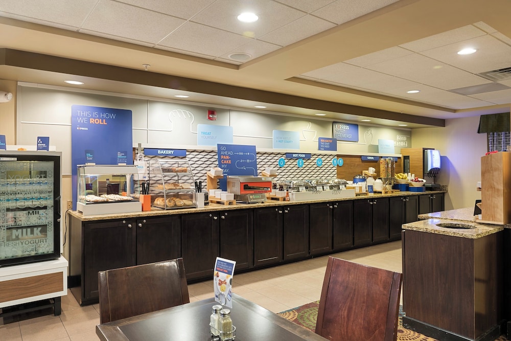 Holiday Inn Express Bloomington West 39/68