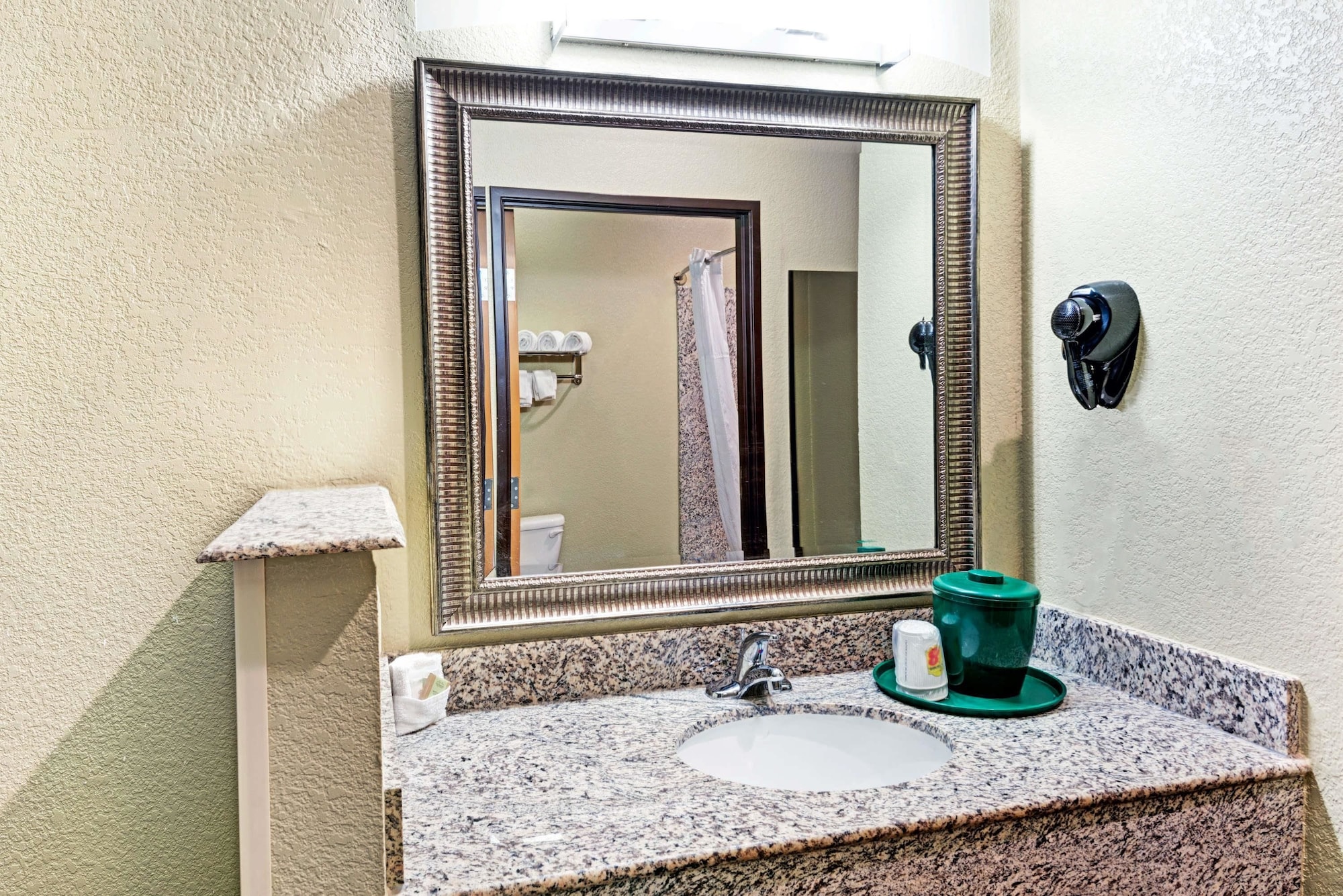 Room, King Bed, Accessible, Super 8 By Wyndham San Antonio/Alamodome Area 8/10