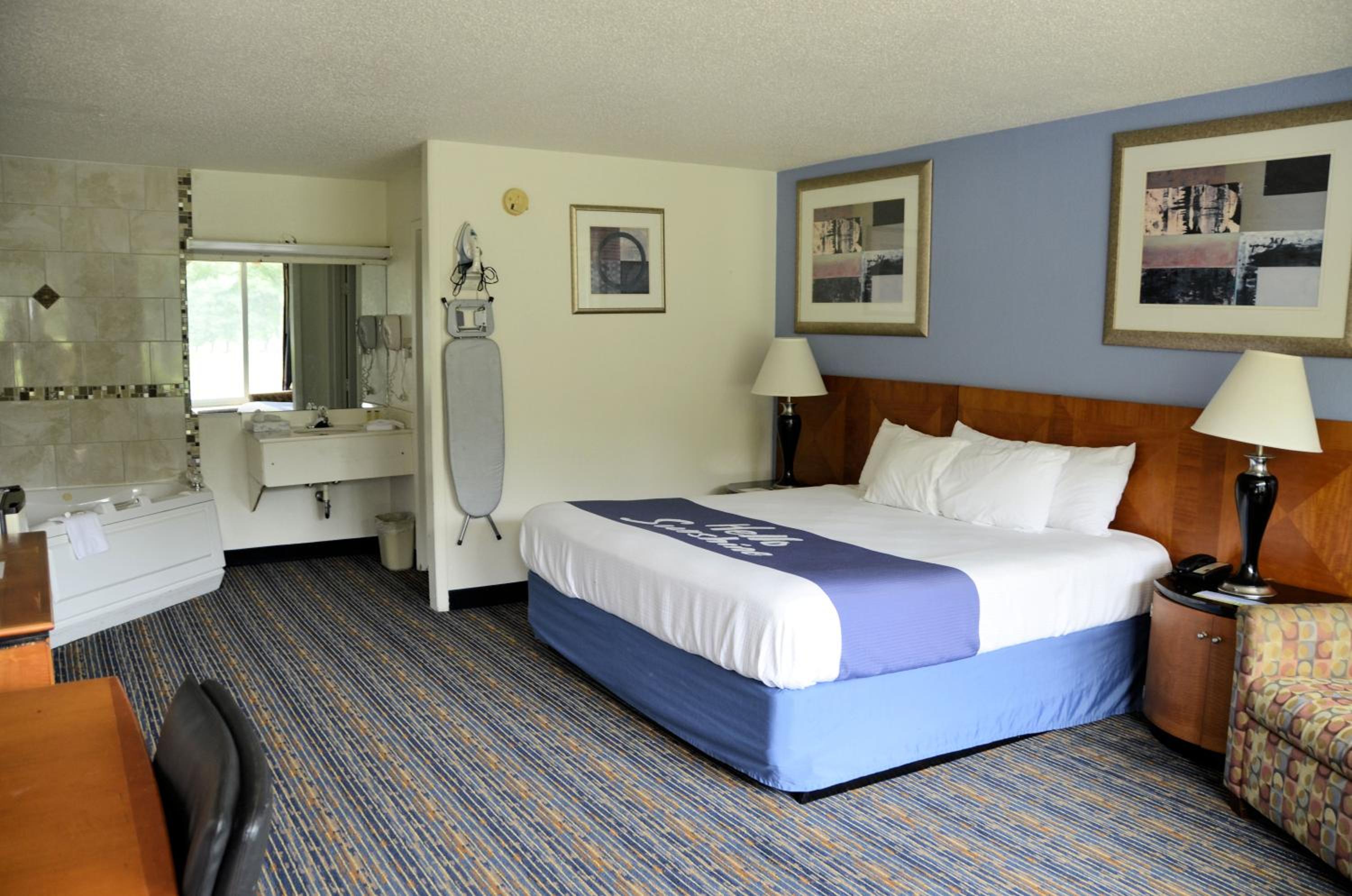 غرفة سوبيريور بسرير كينج، Days Inn by Wyndham Luray Shenandoah 4/10