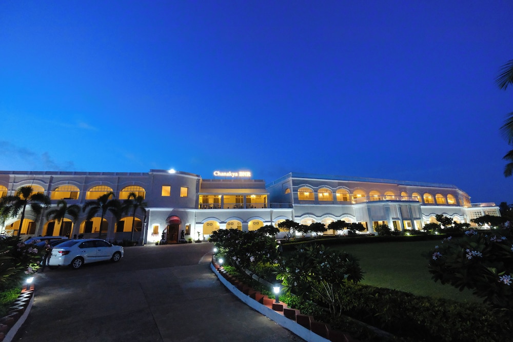 Chanakya Bnr Hotel 8/50