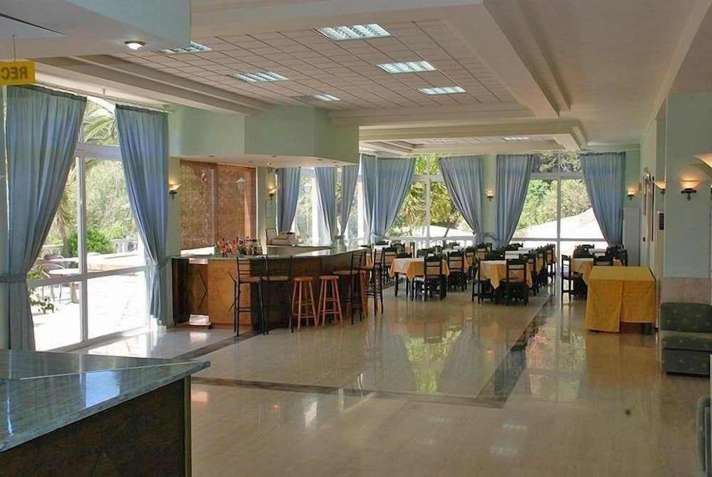 Paramonas Hotel 20/50