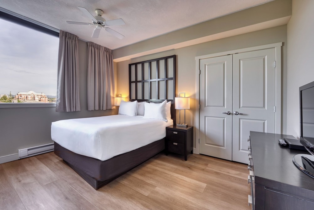 2 BEDROOMS, SUITE