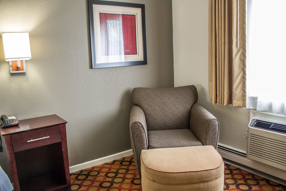 Comfort Inn Sandusky 33/55