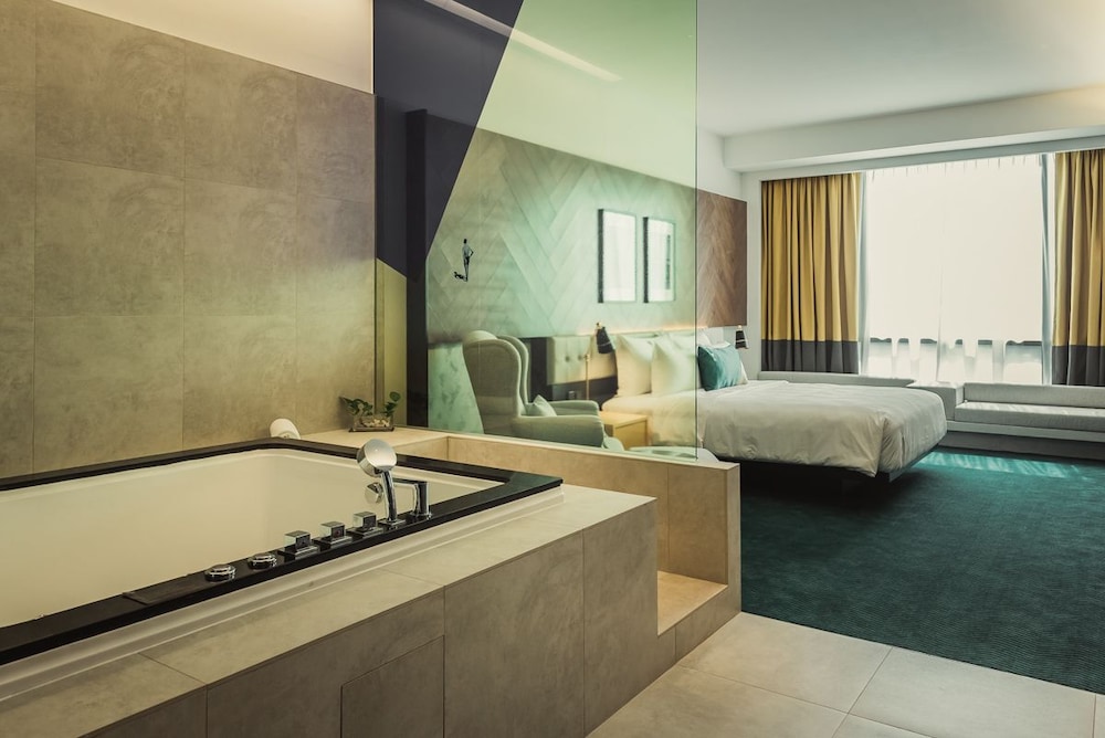 WEIL Hotel 55/56